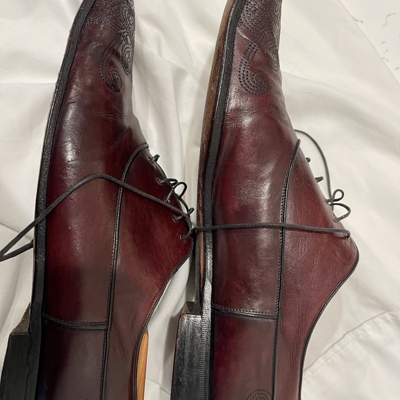 Prada Men’s Burgundy w/black special ed detail - Picture 6 of 9